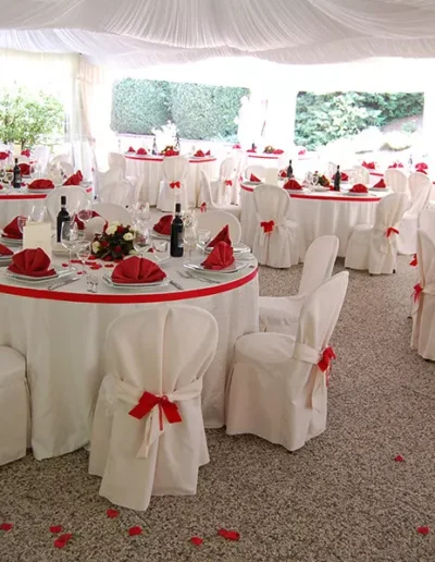 Villa Puccini - Tavole imbandite sotto la tensostruttura apposita per le feste di matrimonio