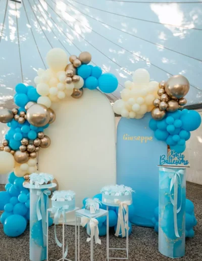 Bomboniera tra azzurro e bianco con palloncini per battesimo