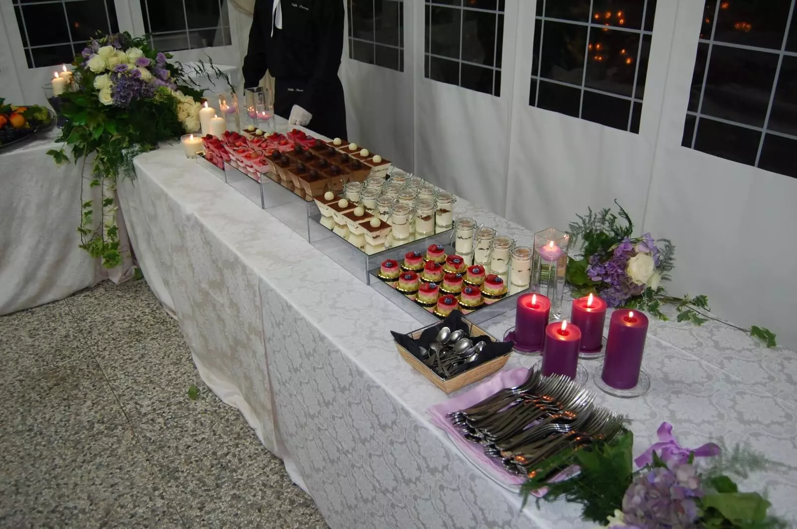 catering-villa-puccini-ai-salici Tavola imbandita con prodotti da mangiare fatti direttamente dalla cucina del ristorante di Villa Puccini ai Salici